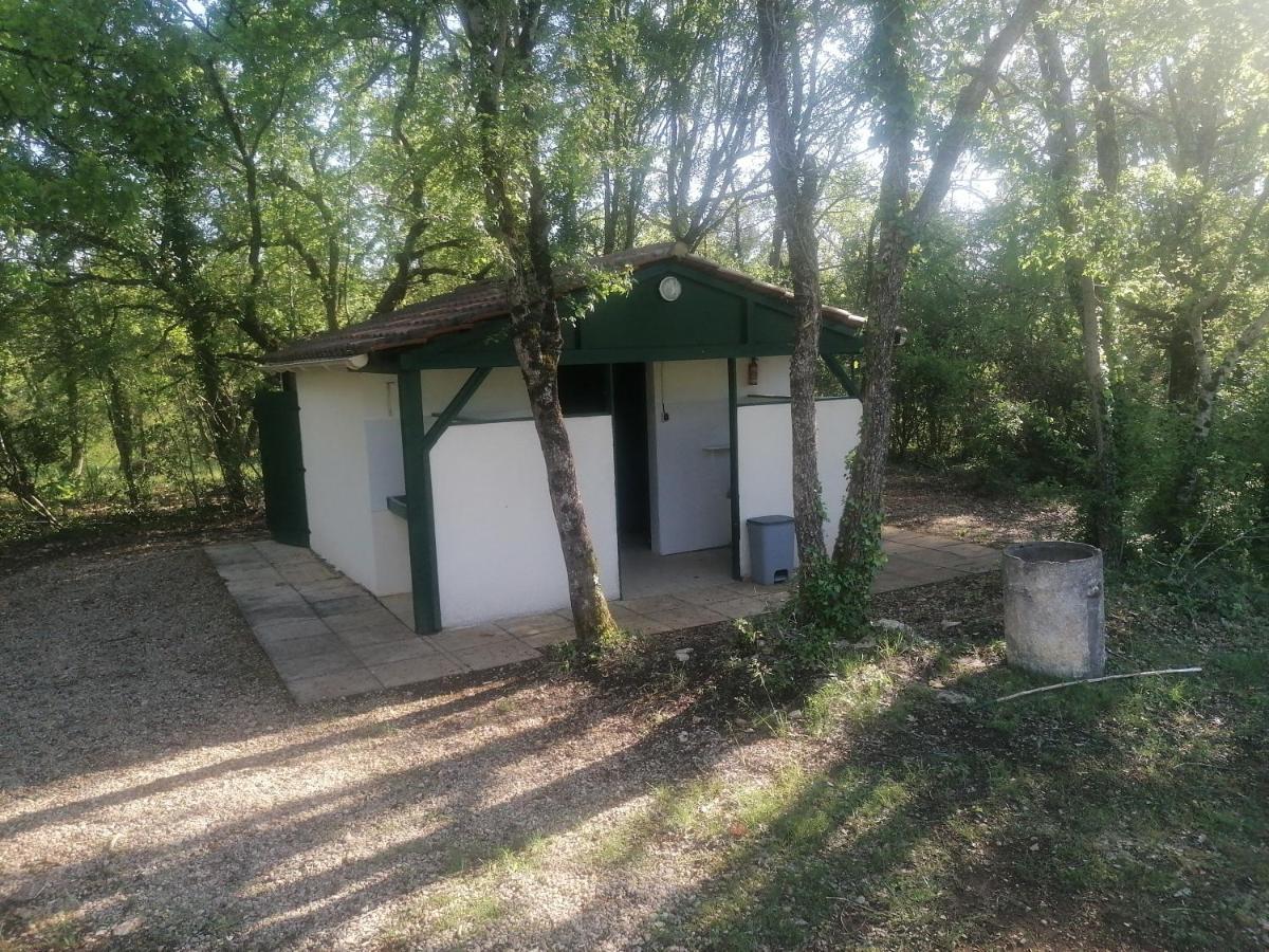 Emplacement Tente Camping Car Saint-Aubin-de-Nabirat Exterior foto