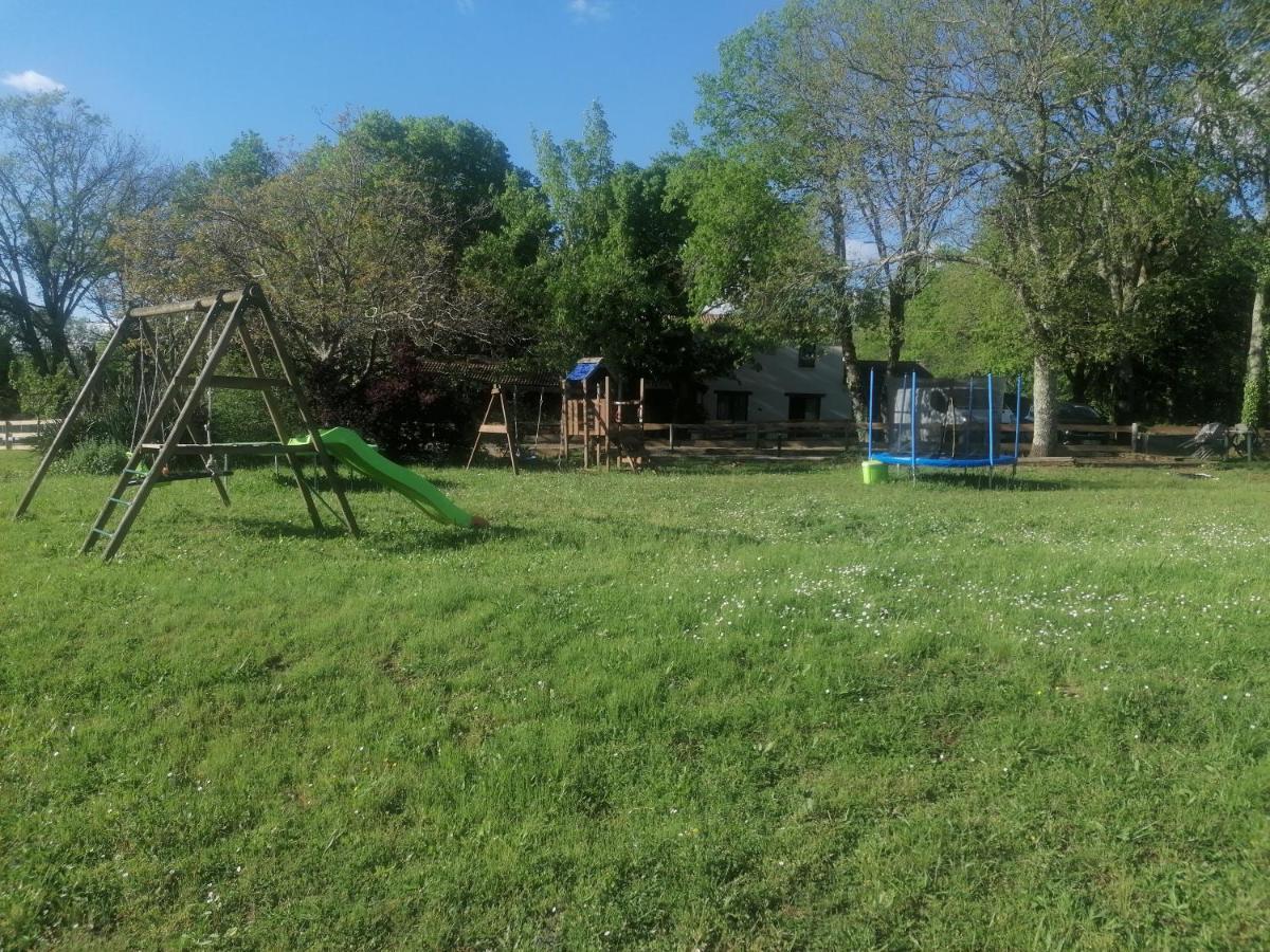 Emplacement Tente Camping Car Saint-Aubin-de-Nabirat Exterior foto
